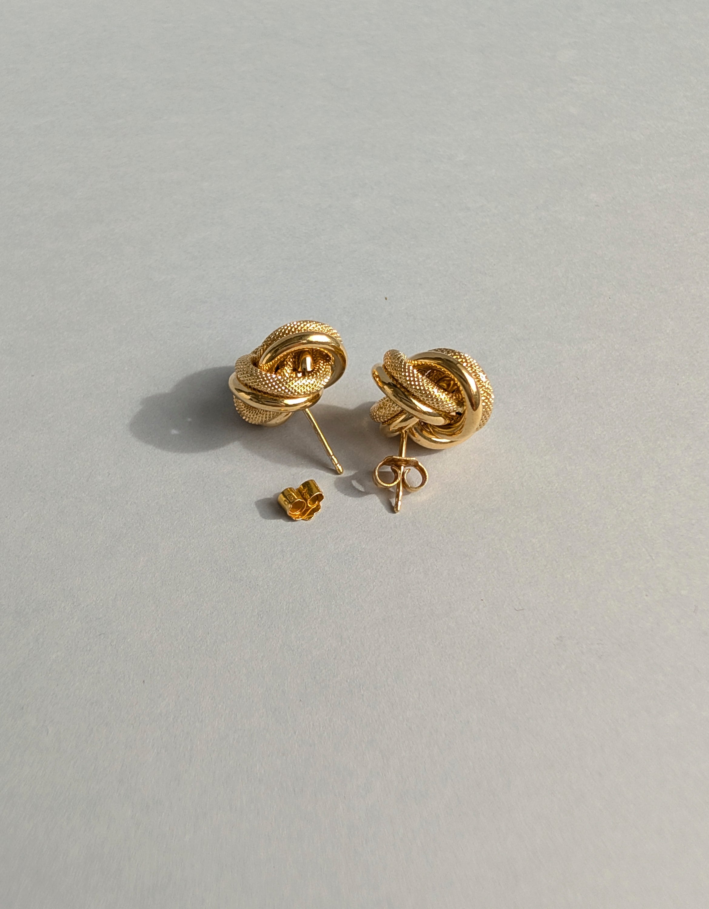 18ct Knot Earrings