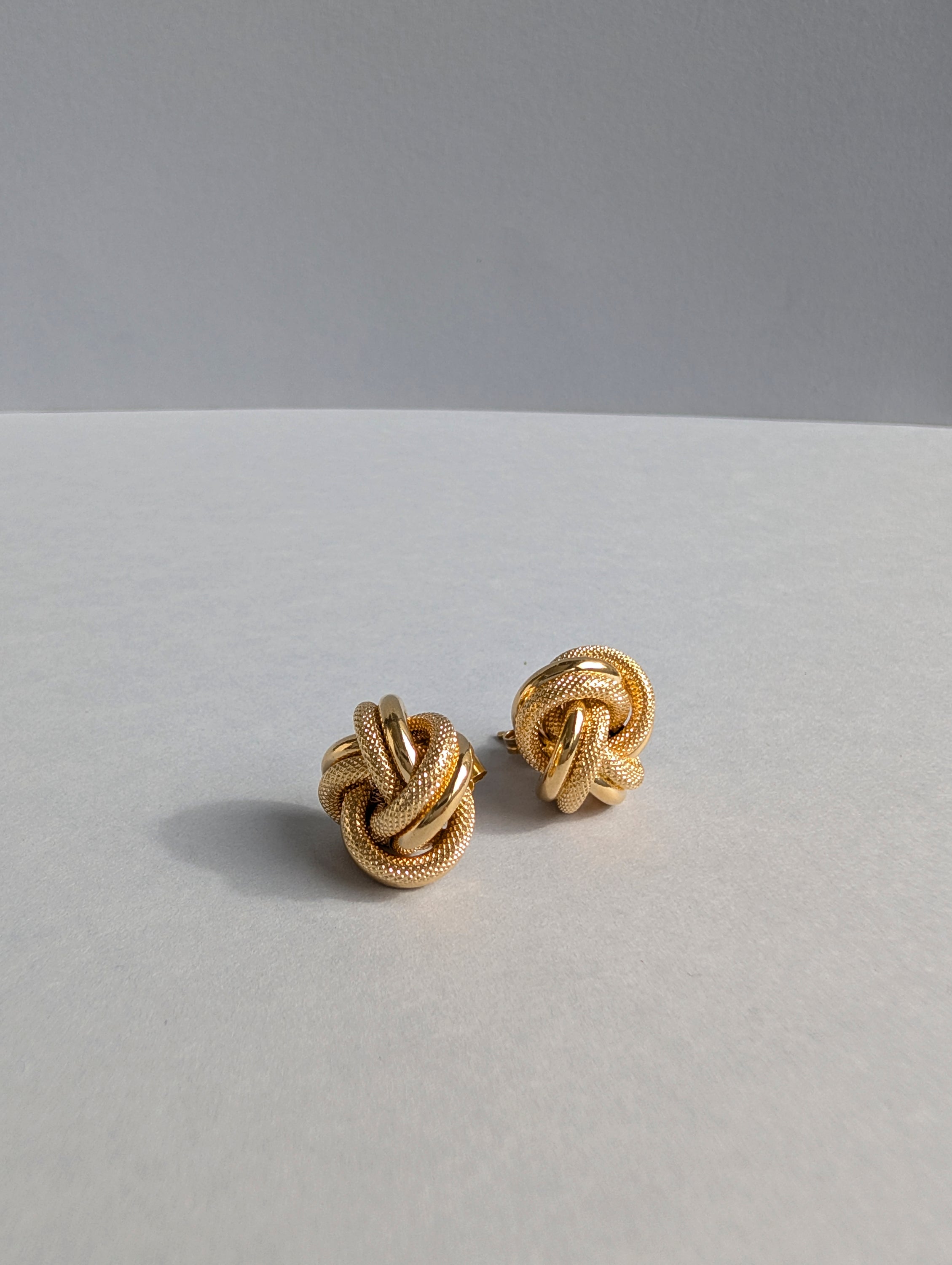 18ct Knot Earrings