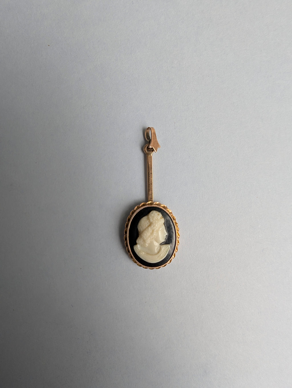 Black Bar Cameo