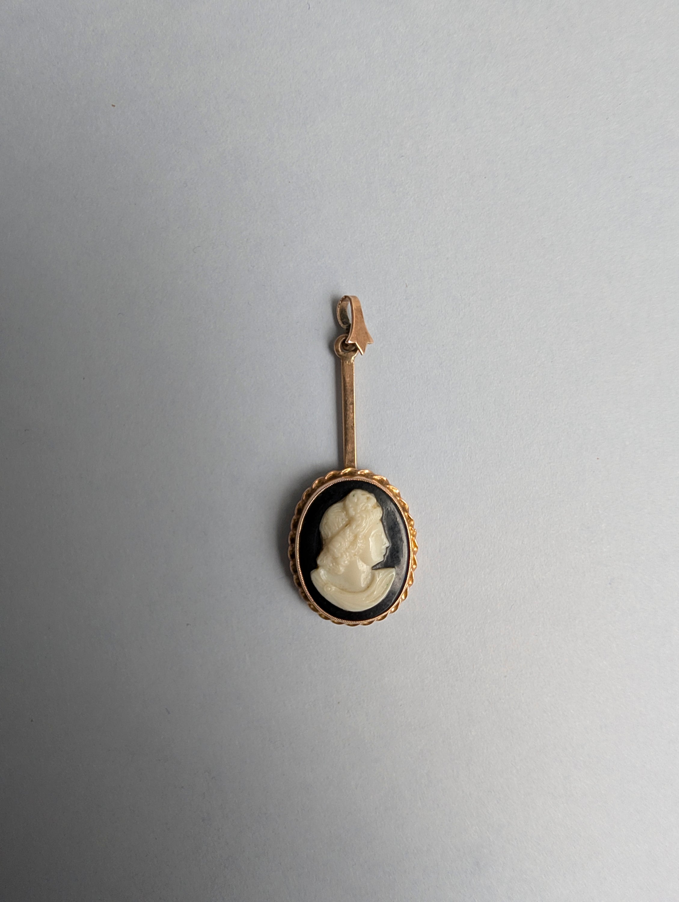Black Bar Cameo