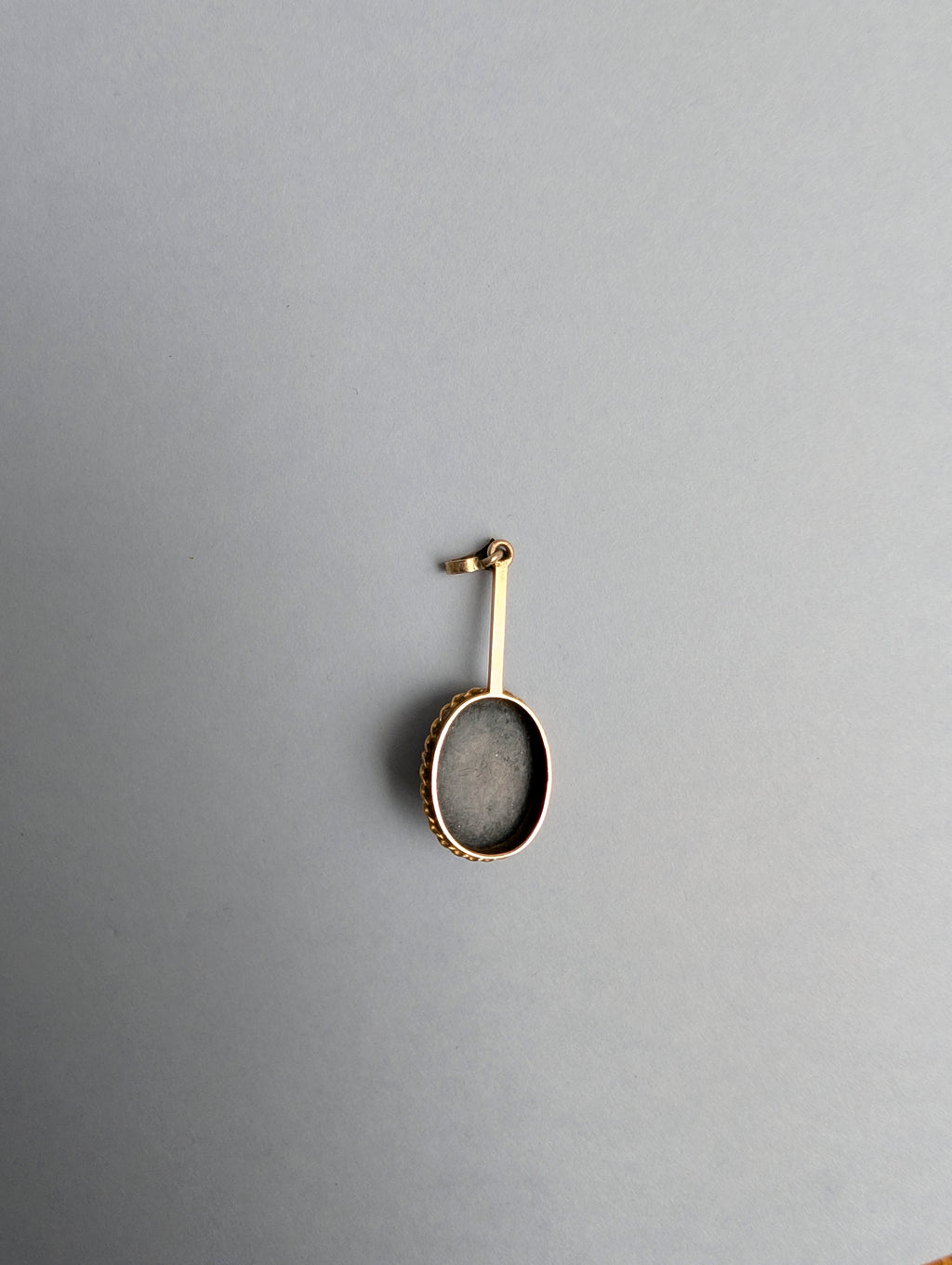 Black Bar Cameo