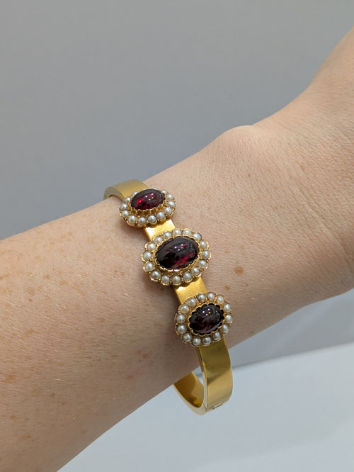 15ct Victorian Hinge Bangle