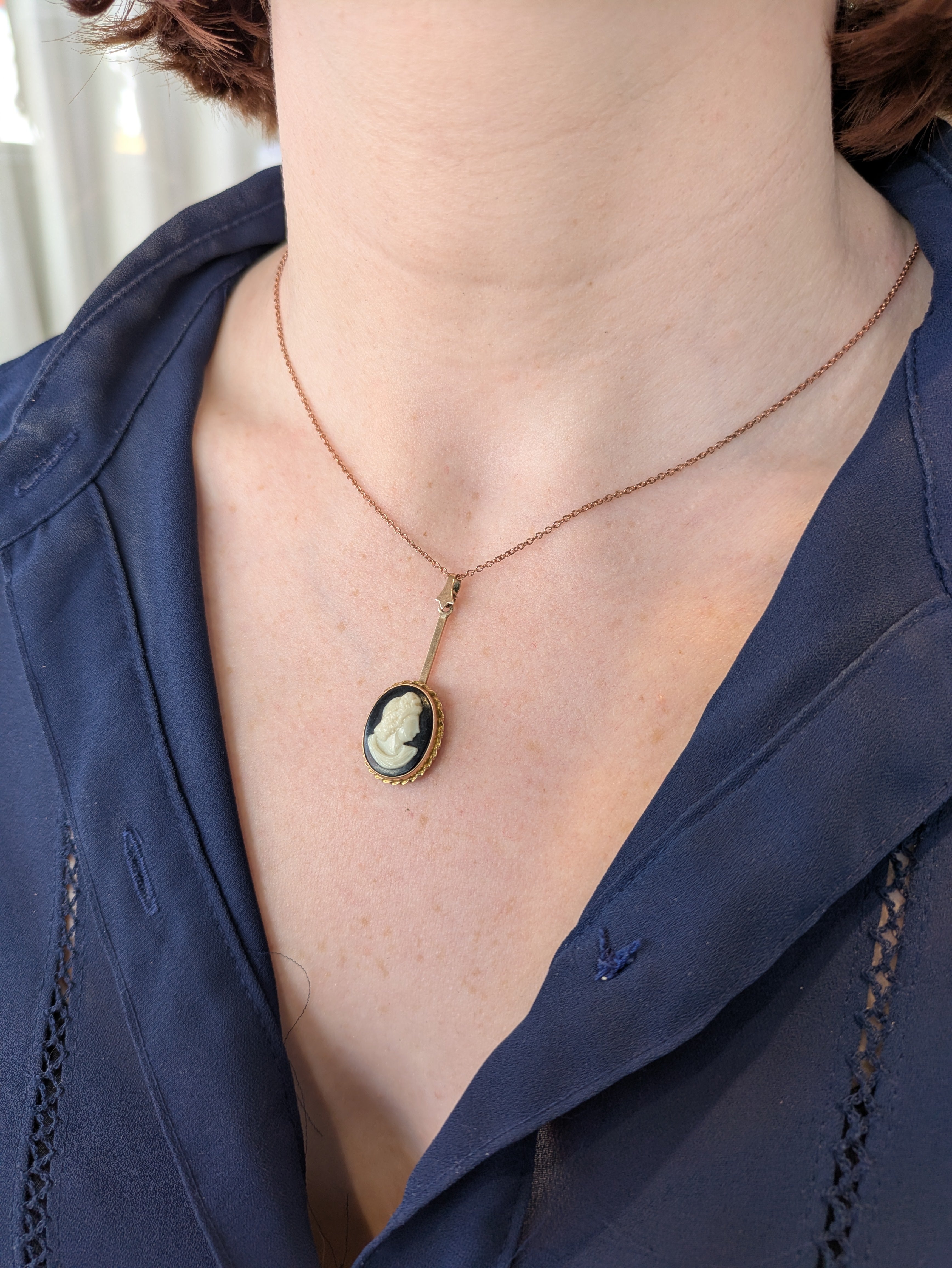 Black Bar Cameo