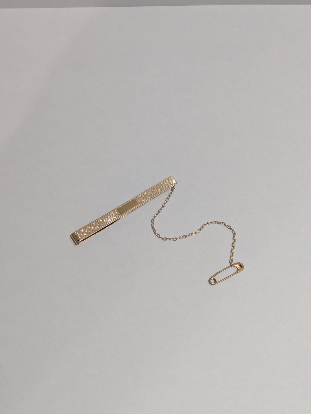 18ct Textured Gold Tie Pin