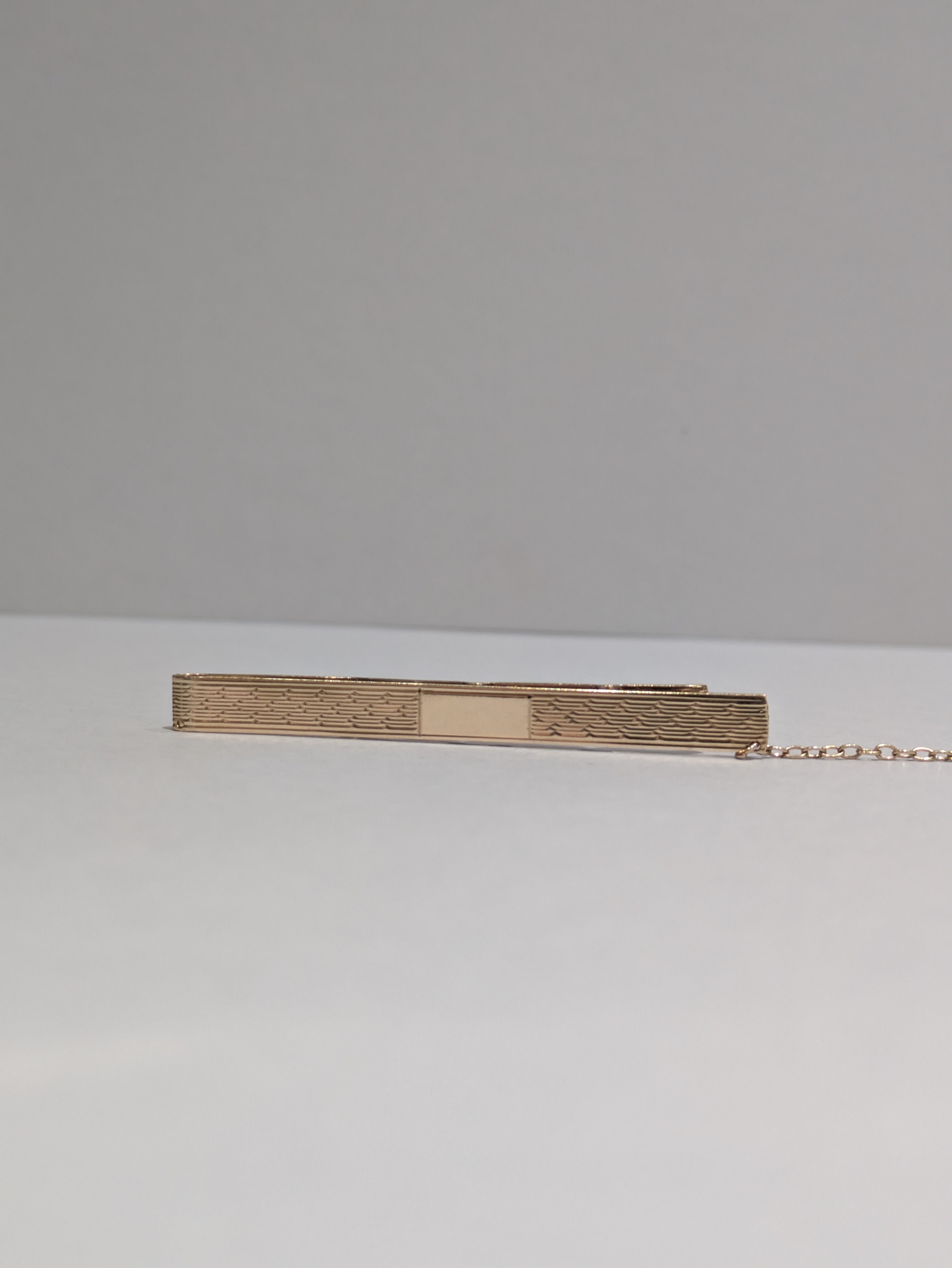 18ct Textured Gold Tie Pin