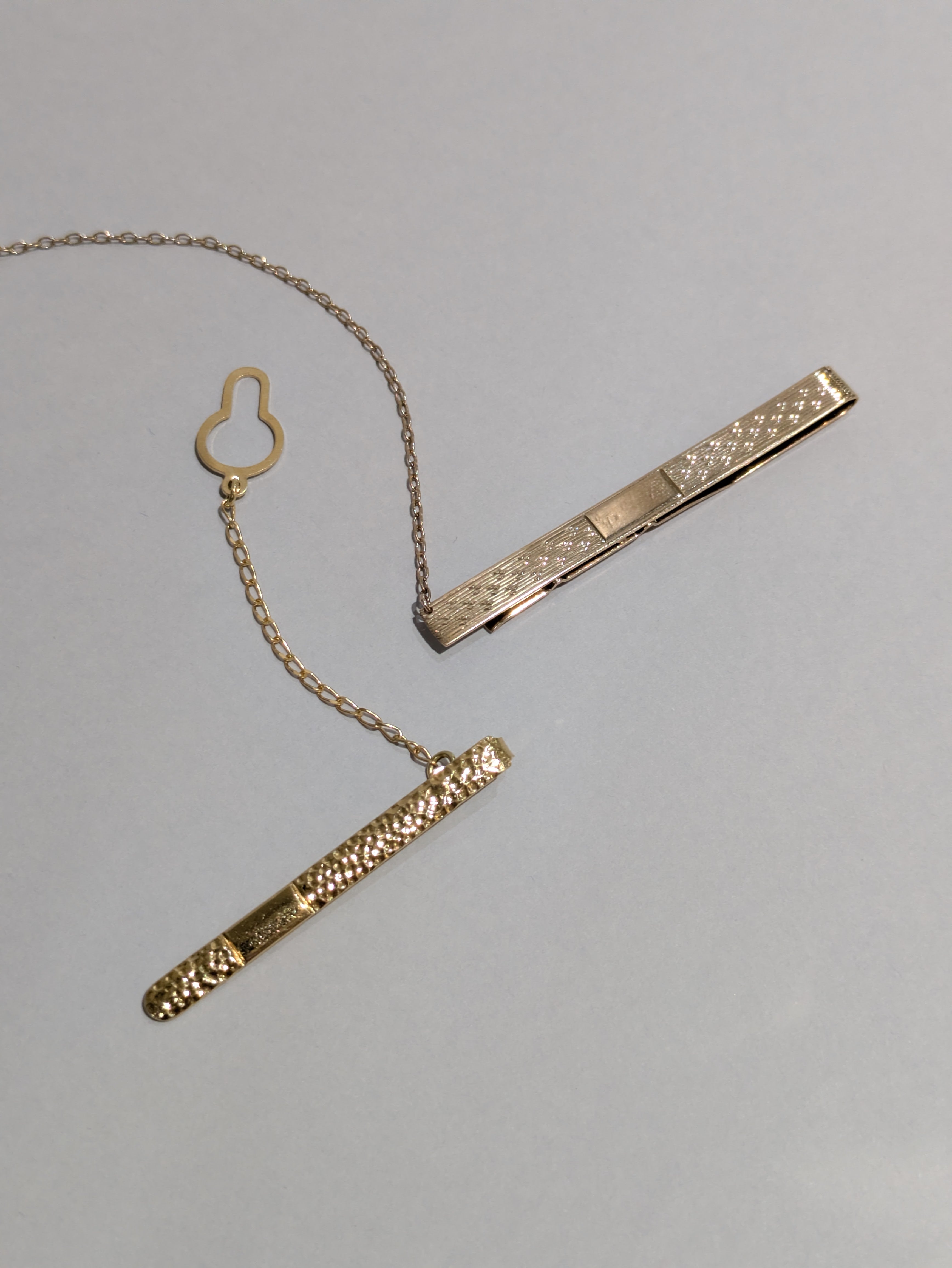 18ct Textured Gold Tie Pin
