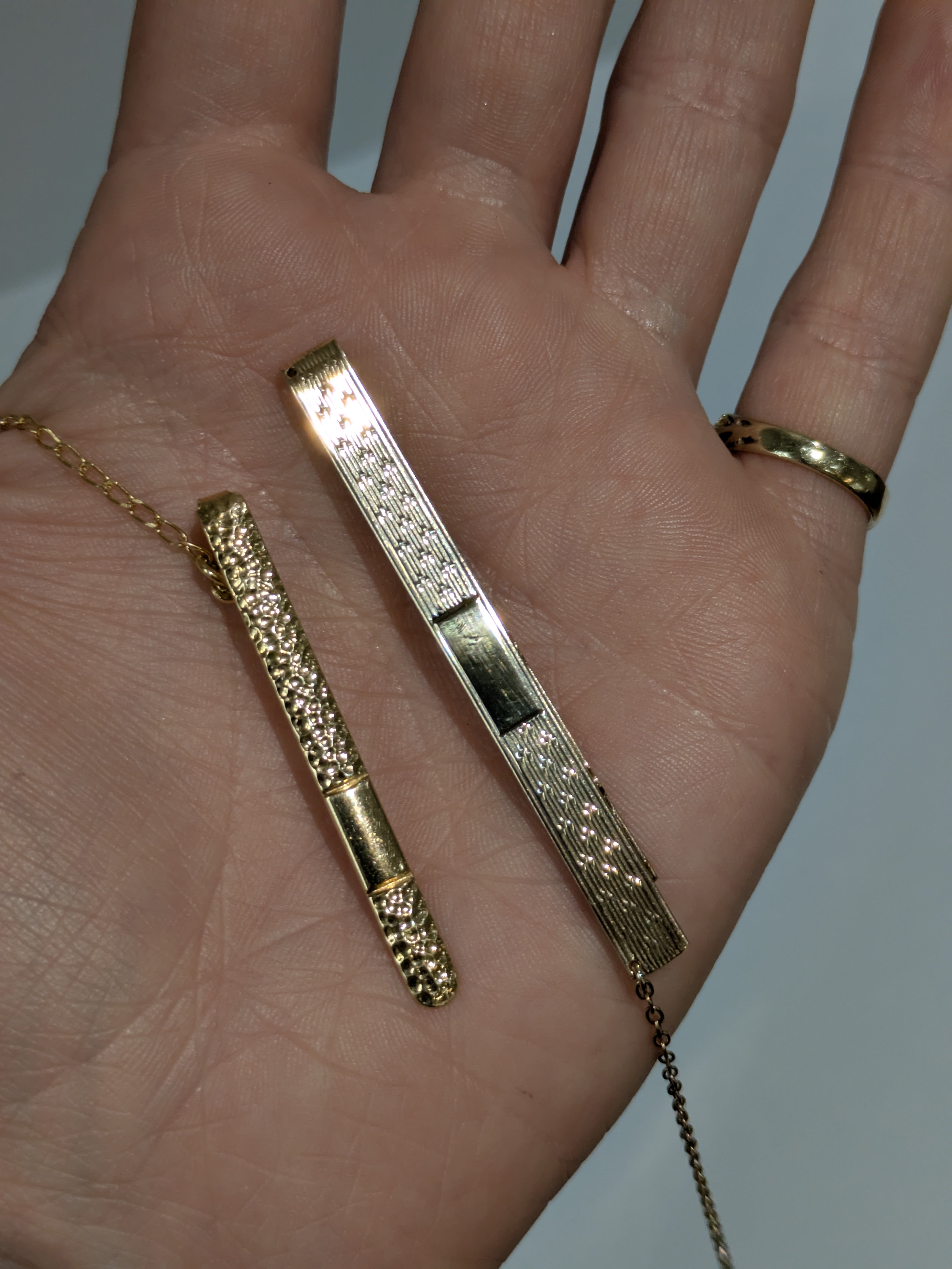 18ct Textured Gold Tie Pin