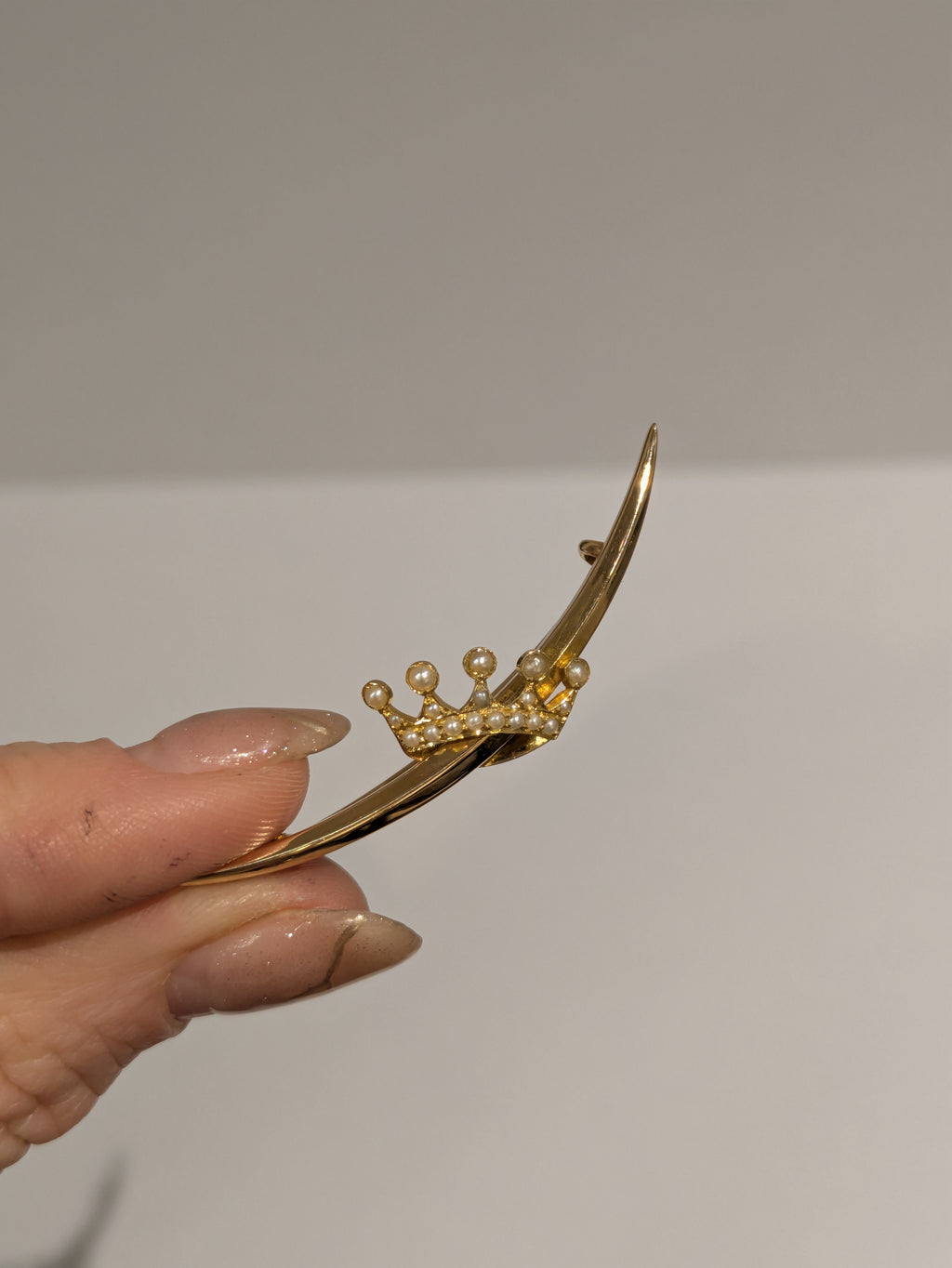 Crown Pin