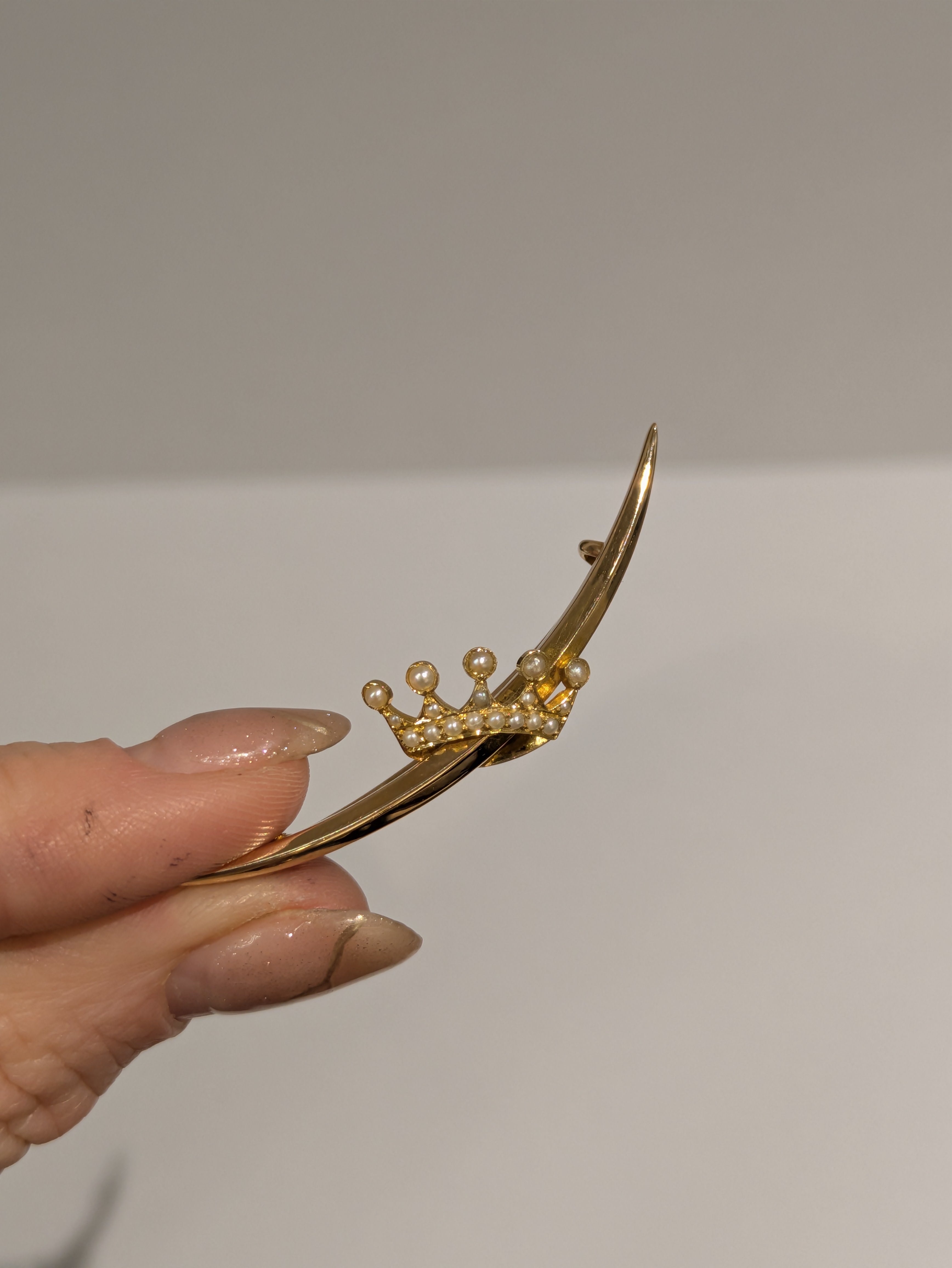 Crown Pin