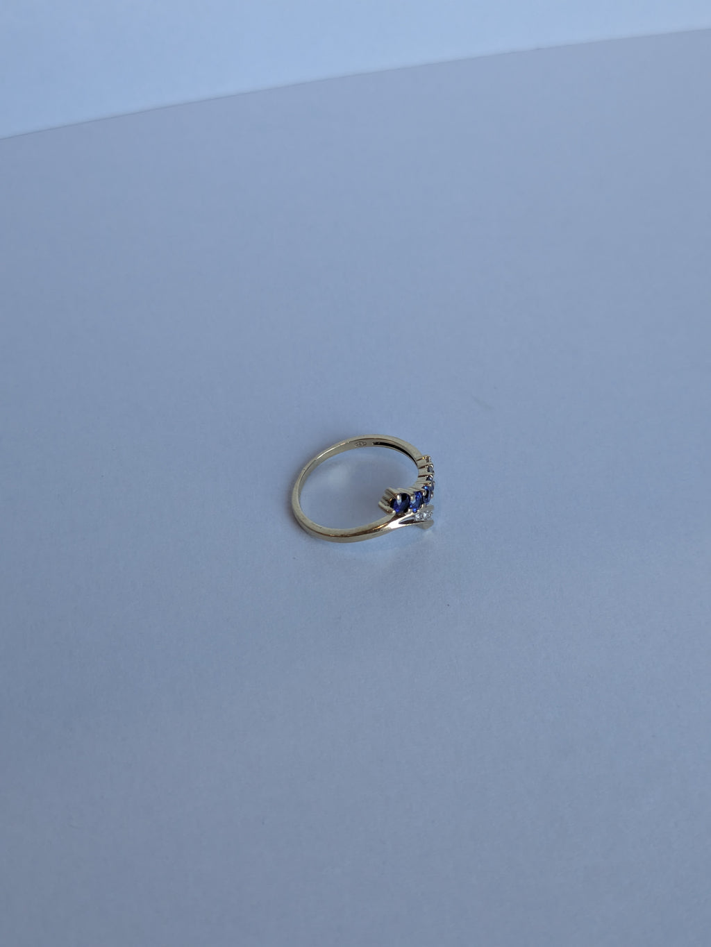 Graduated Colour Sapphire Bypass Ring