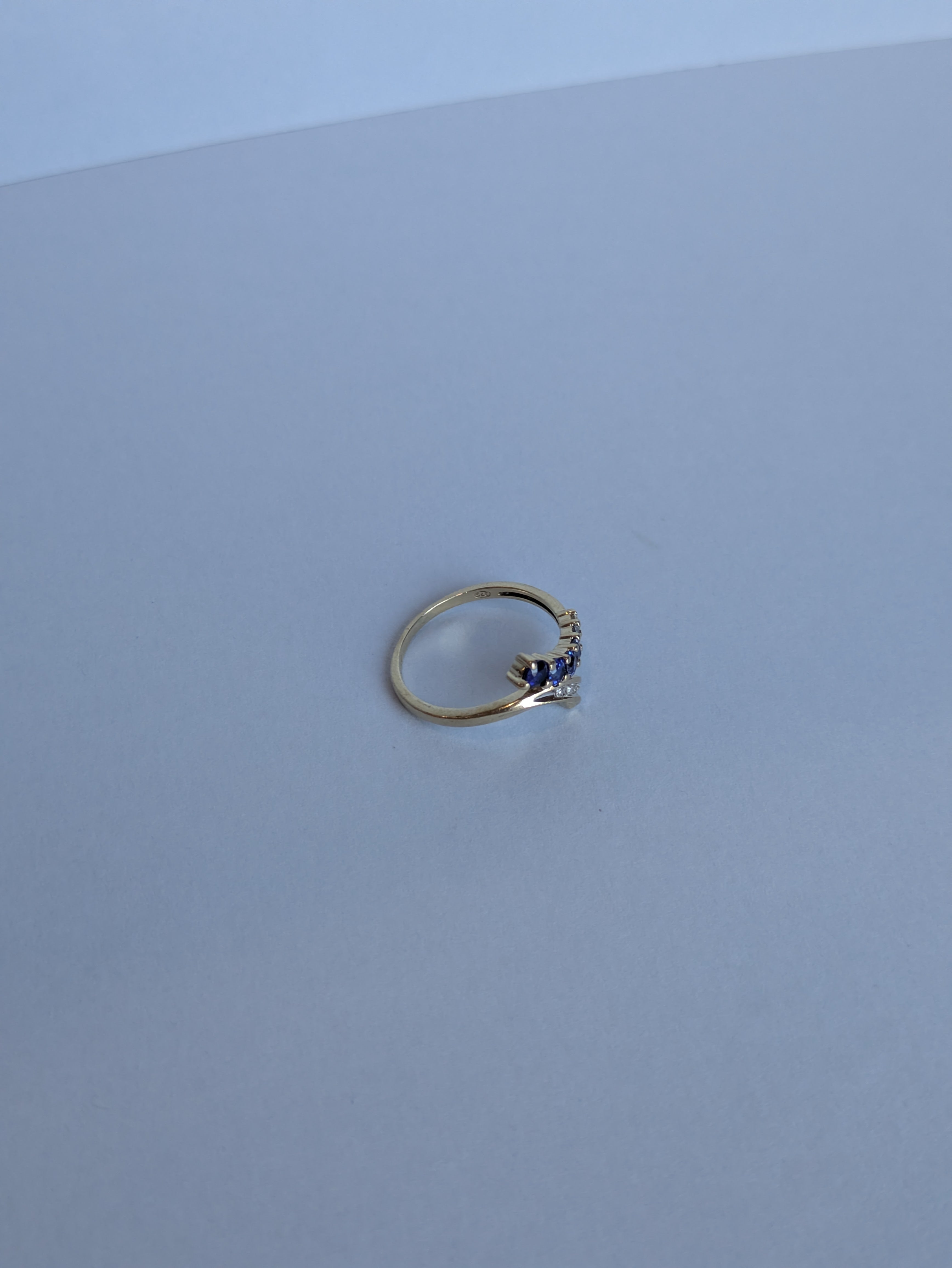 Graduated Colour Sapphire Bypass Ring