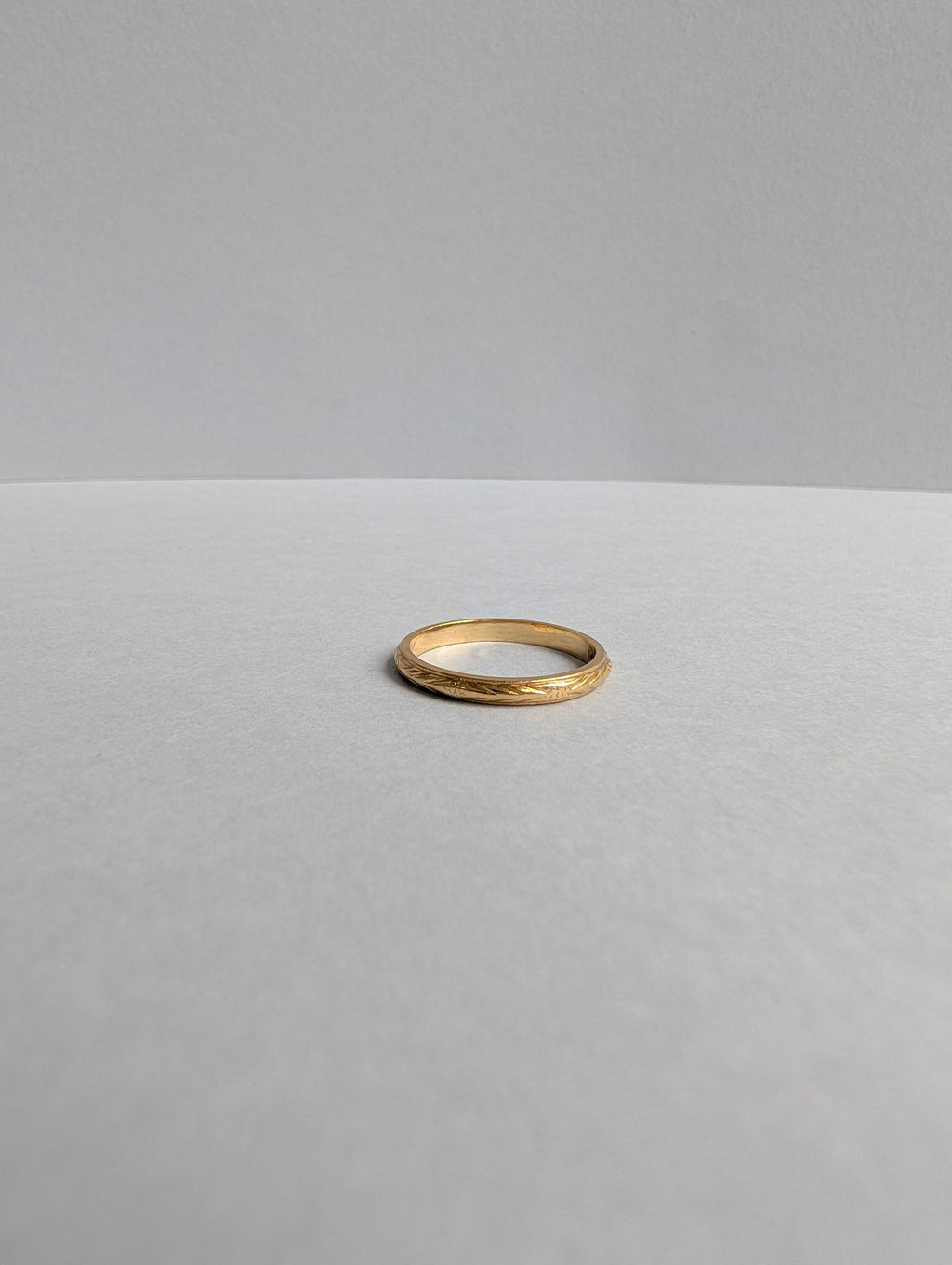 18ct Fine Engraved Band