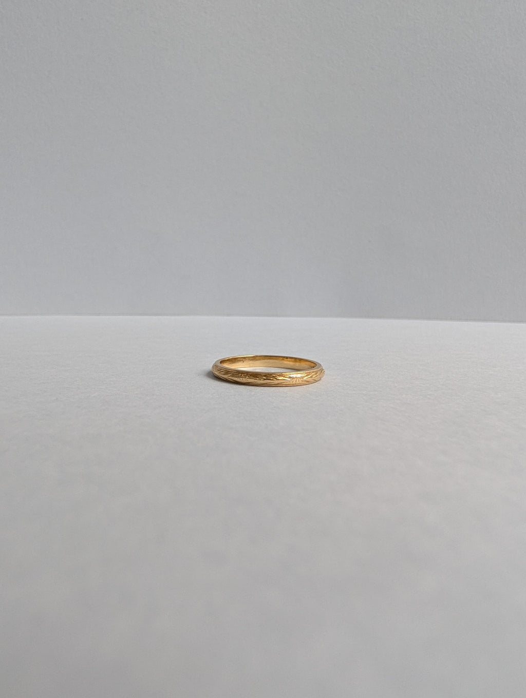 18ct Fine Engraved Band