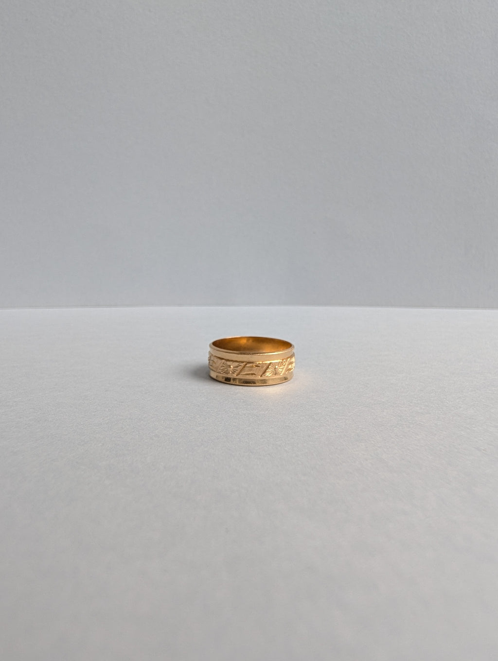 18ct Floral Engraved Band