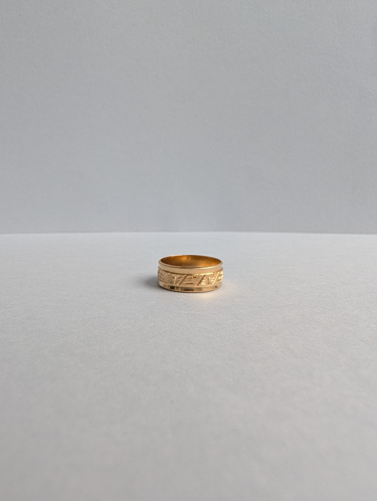 18ct Floral Engraved Band
