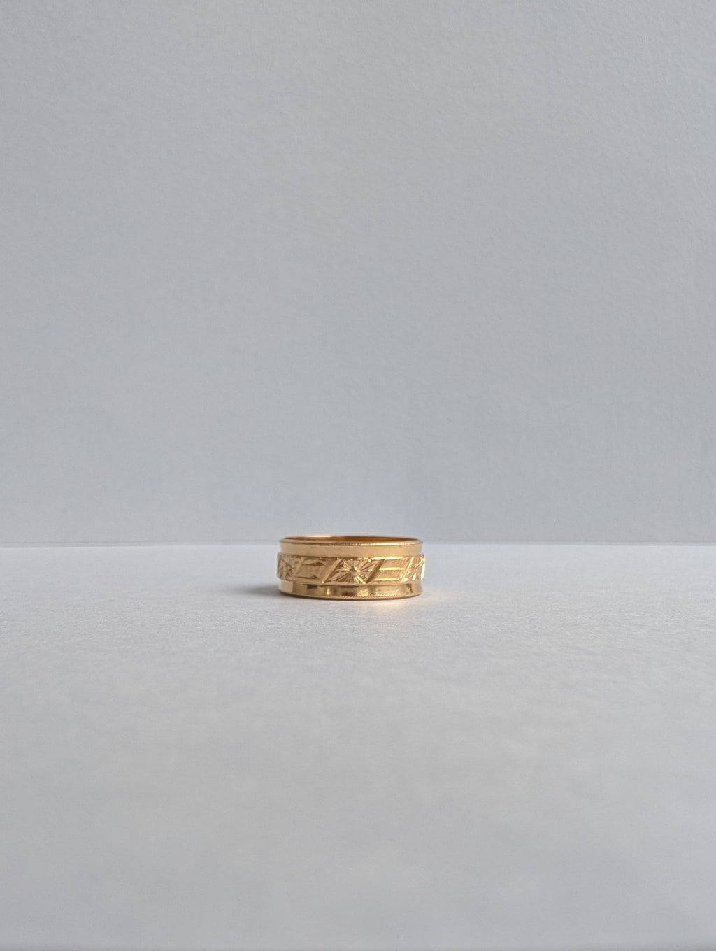 18ct Floral Engraved Band