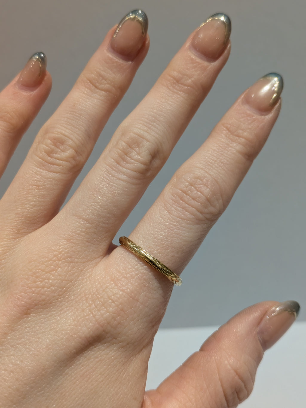 18ct Fine Engraved Band