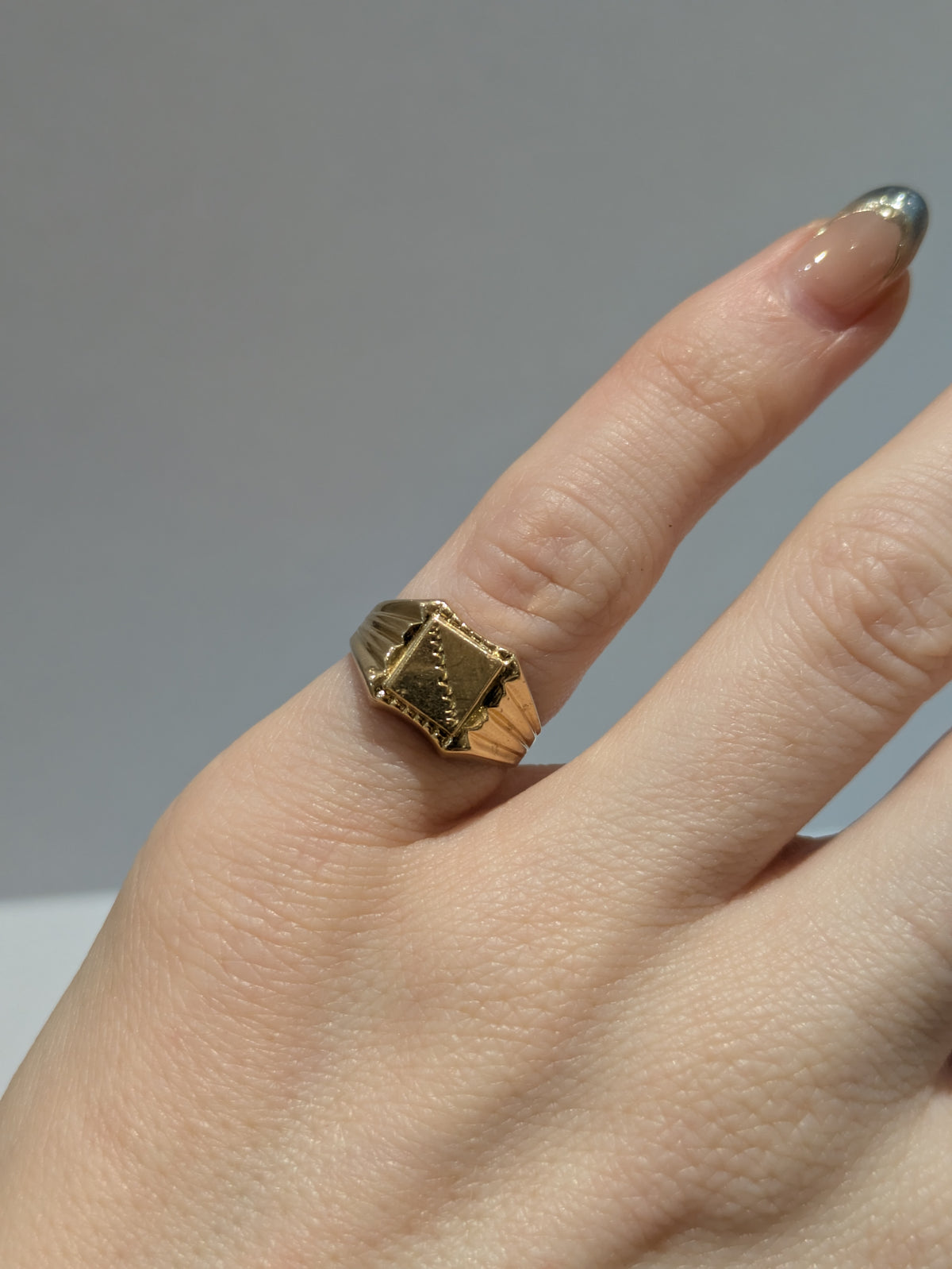18ct Pinkie Signet Gold Ring