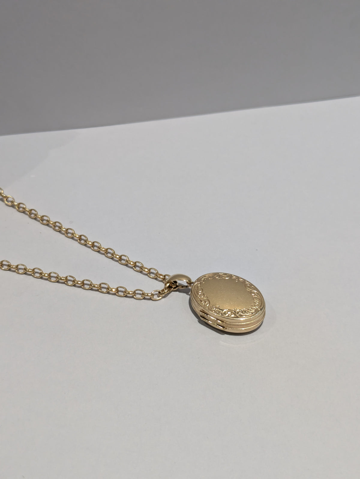 Mid-Tone Yellow Gold Oval Belcher Chain