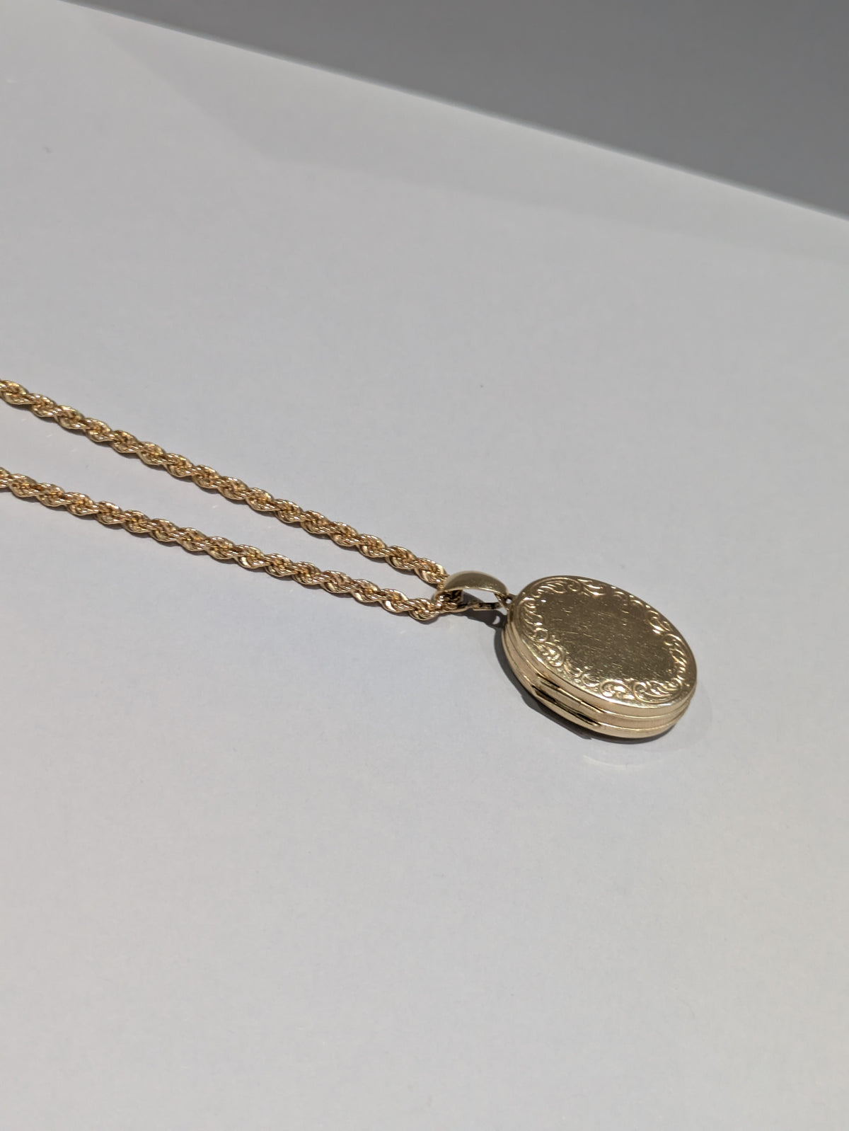 Mid-Tone Gold Rope Chain
